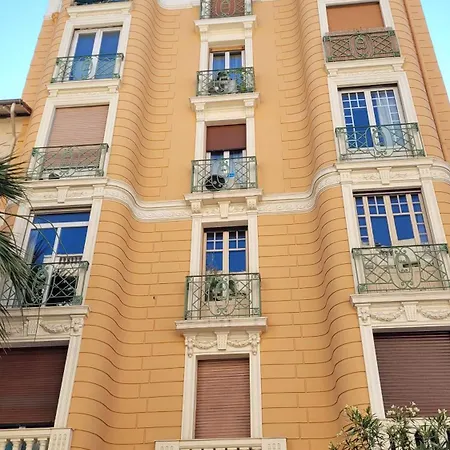 Bel Pres De La Apartment *